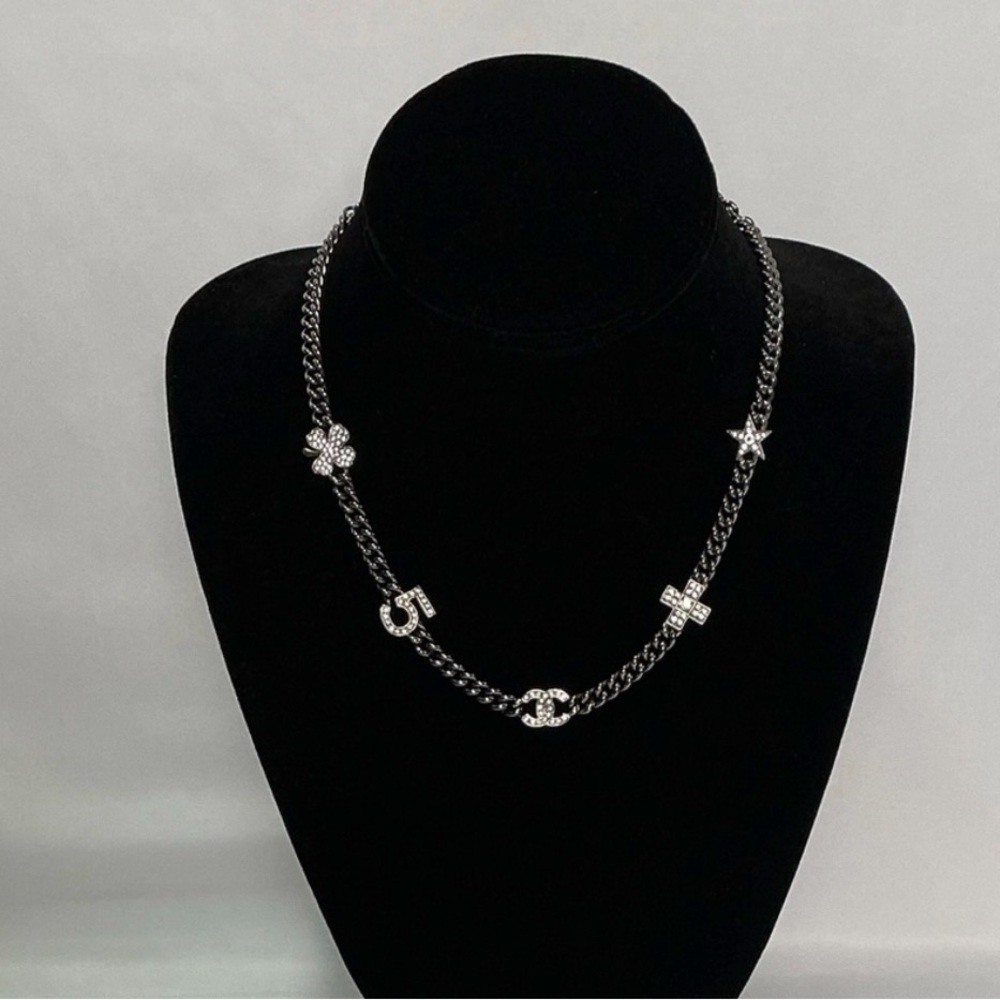 🪩 🆕 Chanel 5 CC black metal 🖤 crystal charm Choker Necklace 🪩